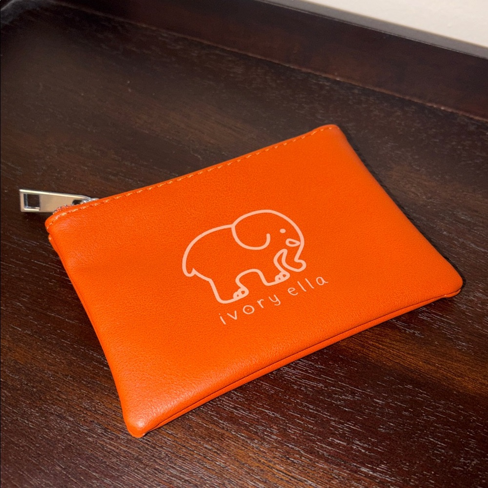 NWOT - IVORY ELLA / SMALL ACCESSORY OR COIN PURSE